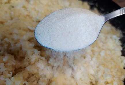 Фото шага рецепта Капустные котлеты с чесночным соусом 188551 шаг 5  