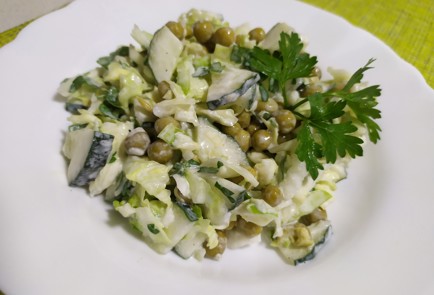 Фото шага рецепта Капустный салат с зеленым горошком и огурцом 189728 шаг 10