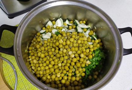 Фото шага рецепта Капустный салат с зеленым горошком и огурцом 189728 шаг 8