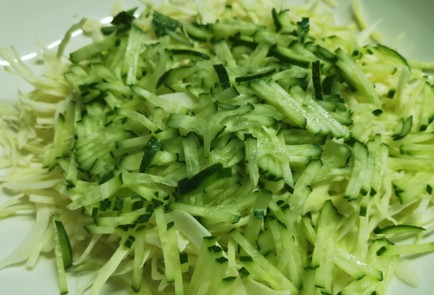 Фото шага рецепта Капустный салат 190742 шаг 2  