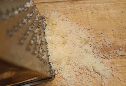 Фото шага рецепта Карбонара с беконом и сливками 191344 шаг 7  