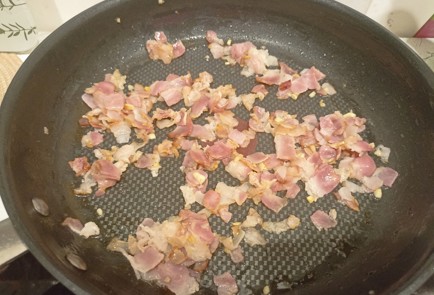 Фото шага рецепта Карбонара с беконом и сливками 191344 шаг 9  