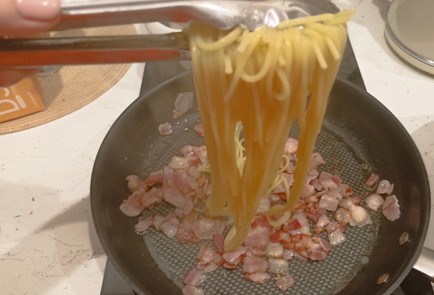 Фото шага рецепта Карбонара с беконом 191343 шаг 10