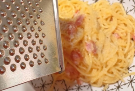 Фото шага рецепта Карбонара с беконом 191343 шаг 12