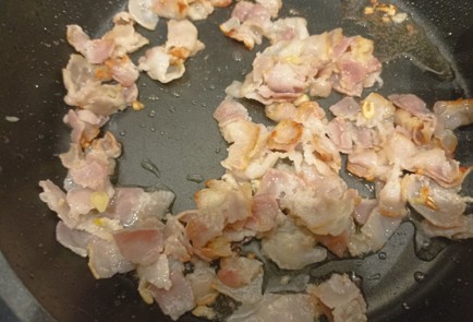 Фото шага рецепта Паста карбонара с беконом и пармезаном 192083 шаг 11  