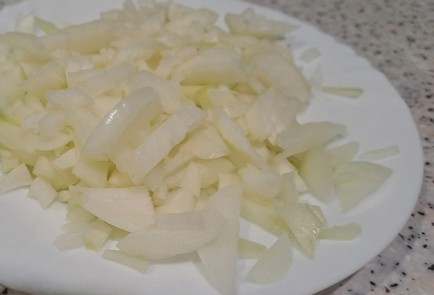 Фото шага рецепта Карп жаренный на сковороде с луком 189967 шаг 8  