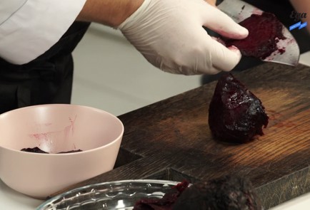 Фото шага рецепта Карпаччо из фейхоа и свеклы с ореховой пастой 126199 шаг 1  