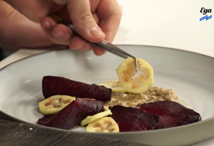 Фото шага рецепта Карпаччо из фейхоа и свеклы с ореховой пастой 126199 шаг 3  