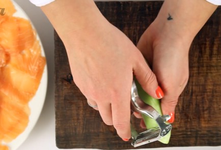 Фото шага рецепта Карпаччо из лосося 25703 шаг 2  