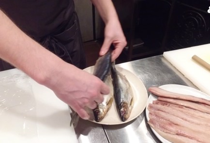 Фото шага рецепта Карпаччо из селедки 174729 шаг 1  