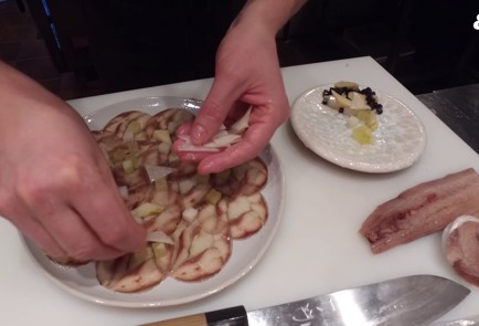 Фото шага рецепта Карпаччо из селедки 174729 шаг 9  