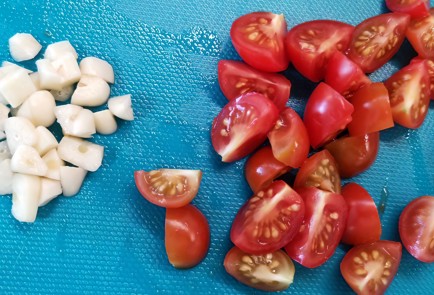 Фото шага рецепта Карри суп с кальмаром и брокколи 152305 шаг 2