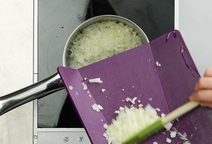 Фото шага рецепта Карривурст 50646 шаг 1  