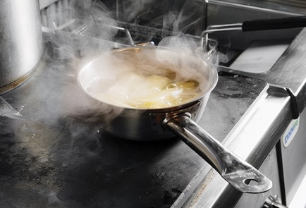 Фото шага рецепта Картофель фри 138559 шаг 3  