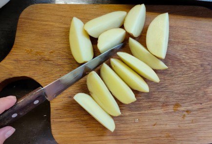 Фото шага рецепта Картофель подеревенски с кунжутом 174414 шаг 2  