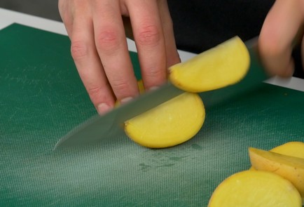 Фото шага рецепта Картофель подеревенски с соусом 151669 шаг 1  