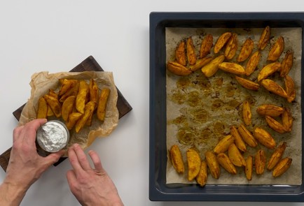 Фото шага рецепта Картофель подеревенски с соусом 151669 шаг 8  