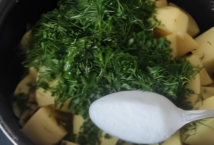 Фото шага рецепта Картофель подеревенски с укропом 152636 шаг 7