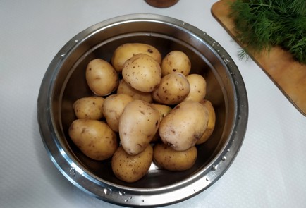 Фото шага рецепта Картофель подеревенски 188188 шаг 1