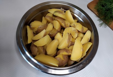 Фото шага рецепта Картофель подеревенски 188188 шаг 4