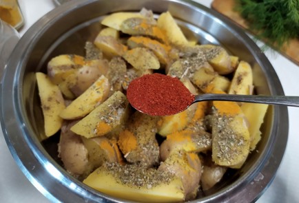 Фото шага рецепта Картофель подеревенски 188188 шаг 9