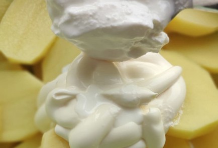 Фото шага рецепта Картофель с чесноком в духовке 173506 шаг 4  