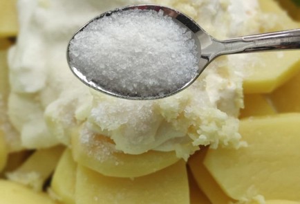 Фото шага рецепта Картофель с чесноком в духовке 173506 шаг 5  