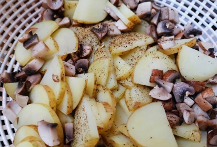 Фото шага рецепта Картофель с грибами 189477 шаг 8  