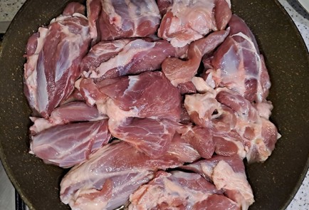 Фото шага рецепта Картофель со свининой 190404 шаг 1