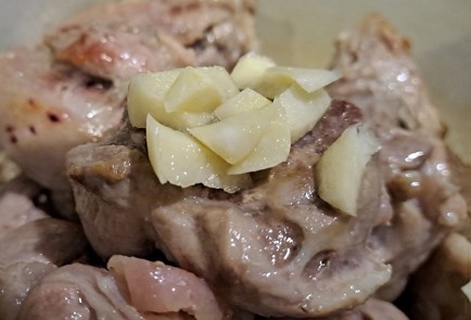 Фото шага рецепта Картофель со свининой 190404 шаг 5