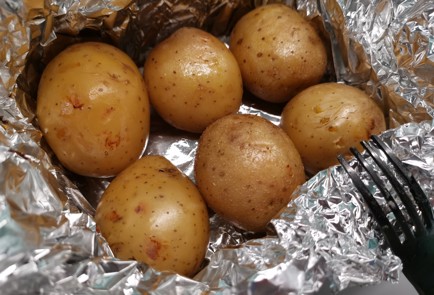 Фото шага рецепта Картофель в духовке 190984 шаг 7  