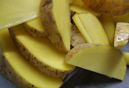 Фото шага рецепта Картофель в духовке 191152 шаг 2  