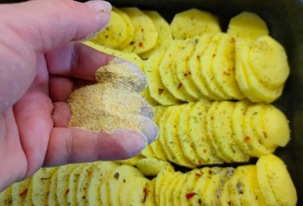 Фото шага рецепта Картофель запеченный с сыром 175586 шаг 6  