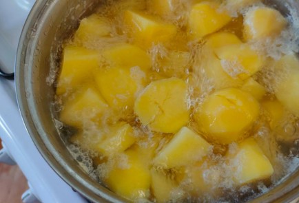 Фото шага рецепта Картофельная запеканка с фаршем 187314 шаг 2  