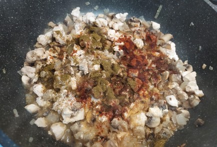 Фото шага рецепта Картофельная запеканка с грибами 190520 шаг 3  