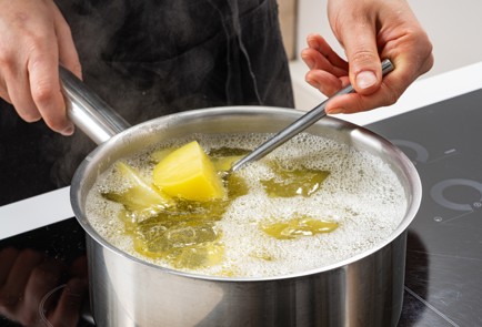 Фото шага рецепта Картофельная запеканка с печенью трески 175754 шаг 2