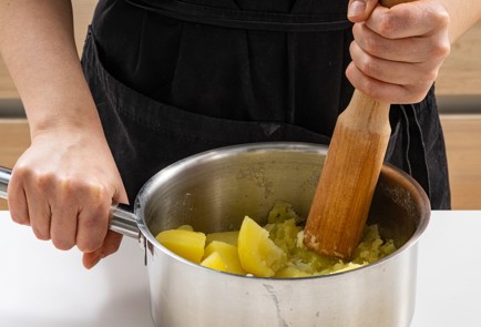 Фото шага рецепта Картофельная запеканка с печенью трески 175754 шаг 3