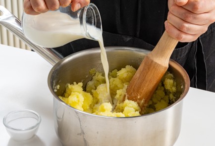 Фото шага рецепта Картофельная запеканка с печенью трески 175754 шаг 4