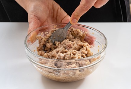 Фото шага рецепта Картофельная запеканка с печенью трески 175754 шаг 5