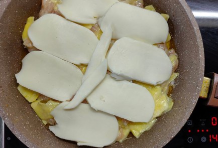 Фото шага рецепта Картофельнокуриная запеканка на сковороде 175087 шаг 13  