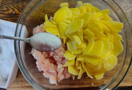 Фото шага рецепта Картофельнокуриная запеканка на сковороде 175087 шаг 5  