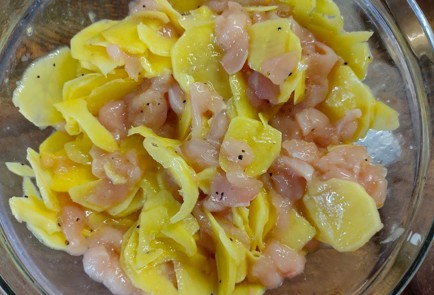 Фото шага рецепта Картофельнокуриная запеканка на сковороде 175087 шаг 8  