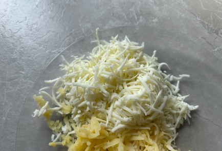 Фото шага рецепта Картофельносырные лепешки 189762 шаг 3  