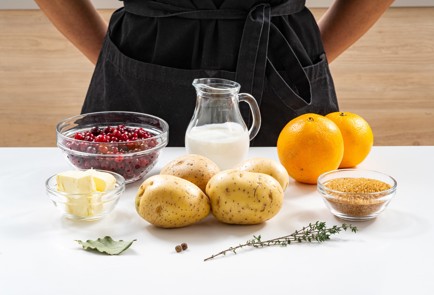 Фото шага рецепта Картофельное пюре с клюквой 175440 шаг 1  