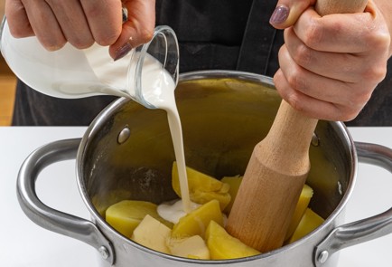 Фото шага рецепта Картофельное пюре с клюквой 175440 шаг 7  