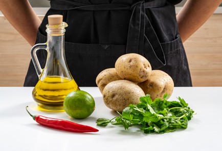 Фото шага рецепта Картофельное пюре с лаймом и чили 175439 шаг 1  