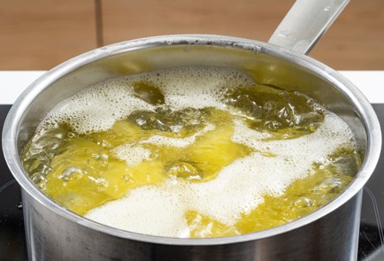 Фото шага рецепта Картофельное пюре с лаймом и чили 175439 шаг 3  