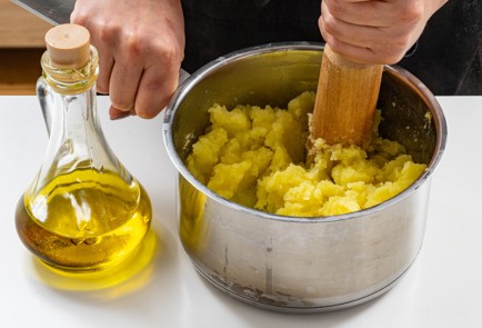 Фото шага рецепта Картофельное пюре с лаймом и чили 175439 шаг 7  