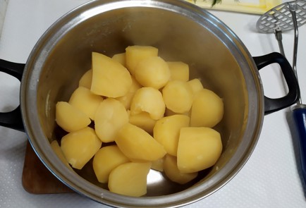 Фото шага рецепта Картофельное пюре с пармезаном 188052 шаг 6