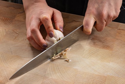 Фото шага рецепта Картофельное пюре с печеным чесноком и оливковым маслом 175438 шаг 4  